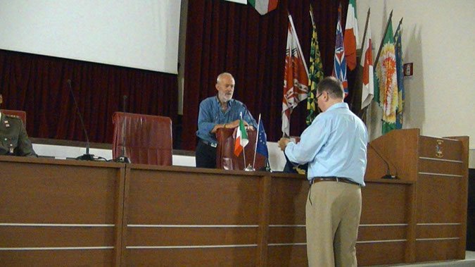 1° raduno Ascoli Piceno dal 9 al 10 settembre 2011 -  foto...183 - vengono scambiati i regali